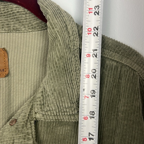 American Eagle XL green chunky corduroy women’s short waisted button down jacket - Picture 8 of 9